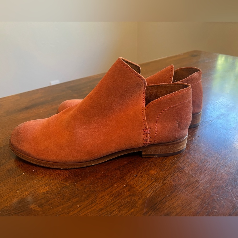 FRYE - Elyssa Shootie in Rosewood Suede Leather